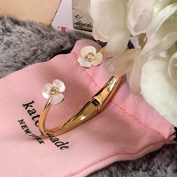 NEW KATE SPADE DISCO PANSY PEARL HINGE BRACELET - Picture 2 of 7